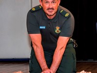 Jason Carlyon runs CPR lesson